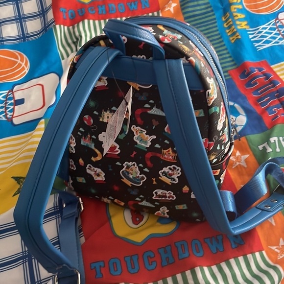 - Disney parks lounge fly play in the park mini